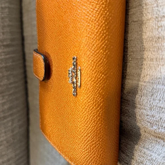 Coach Tangerine Textured Wallet like new, zippercompartment credit card ID area - Picture 5 of 8